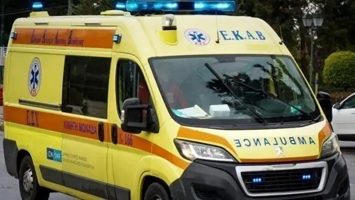 Τροχαίο στο Πωγώνι: Απεγκλωβίστηκαν δύο ηλικιωμένοι μετά από εκτροπή οχήματος