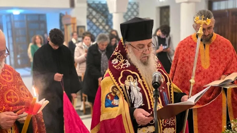 Στους ναούς οι Ορθόδοξοι  της Αλβανίας για τους Β΄ Χαιρετισμούς (ΦΩΤΟ)