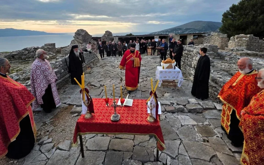Εσπερινός στα ερείπια της Μονής των Αγίων Σαράντα