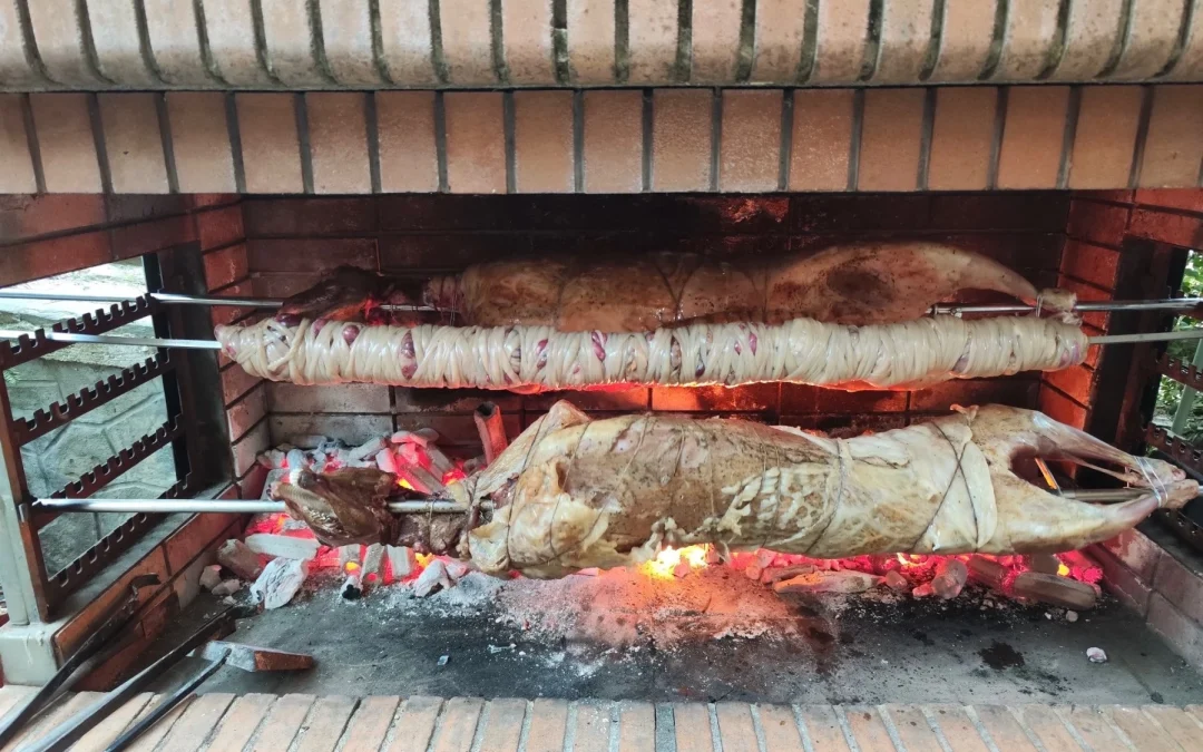 Στήθηκαν οι σούβλες στην Ήπειρο – Το Πάσχα κορυφώνεται με γλέντι και παράδοση