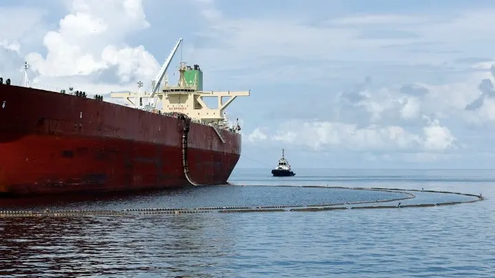 Εξήντα πλοία με σημαία Γαλλίας ή που ανήκουν σε γαλλικές εταιρίες έχουν αποκλειστεί στον Περσικό Κόλπο