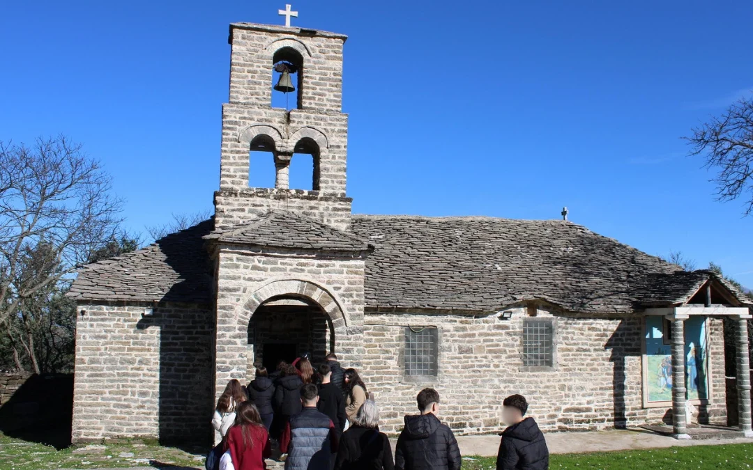 Μαθητές στο ιστορικό Μοναστήρι της Πέπελης Αργυροκάστρου