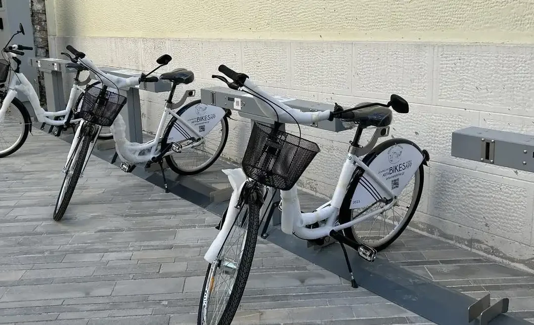 Άρτα: Έτοιμα από το 2023, αλλά εκτός λειτουργίας τα κοινόχρηστα ποδήλατα