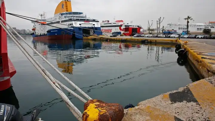 ΠΝΟ-Δεμένα τα πλοία σε όλη τη χώρα -24ωρη απεργία των ναυτικών για τη Μέση Ανατολή