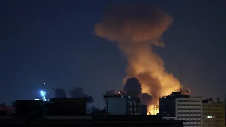 Ιρανικές επιθέσεις σε Τελ Αβίβ, Ντουμπάι, Μπαχρέιν, Σ. Αραβία, Κατάρ – Το Ισραήλ πλήττει την Τεχεράνη