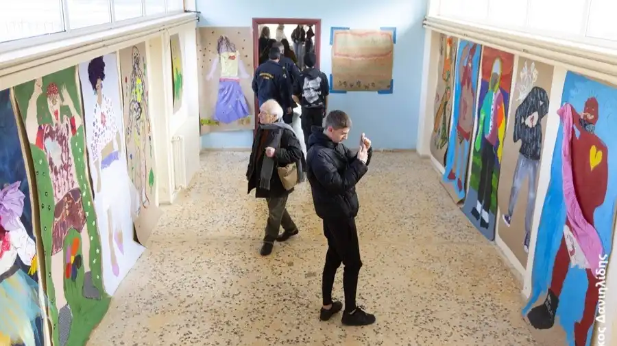 Πράμαντα: Το πρόγραμμα «Ask an Artist 2026» έφερε τη σύγχρονη τέχνη στο σχολείο