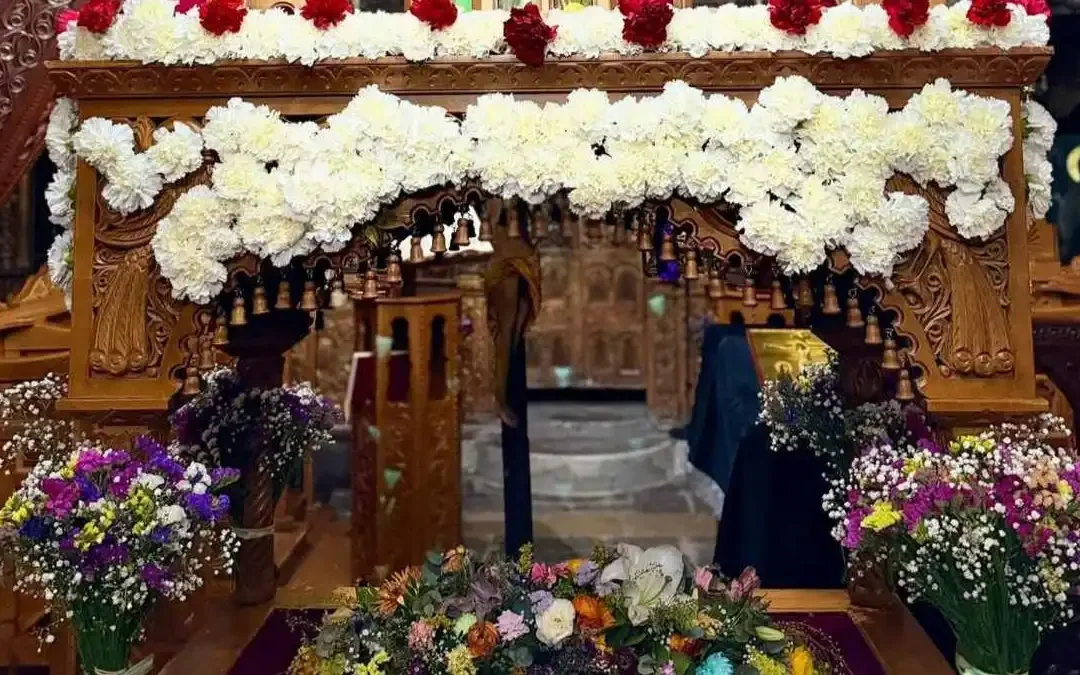 Με κατάνυξη ο στολισμός του Επιταφίου στους Χουλιαράδες Βορείων Τζουμέρκων