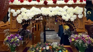 Με κατάνυξη ο στολισμός του Επιταφίου στους Χουλιαράδες Βορείων Τζουμέρκων