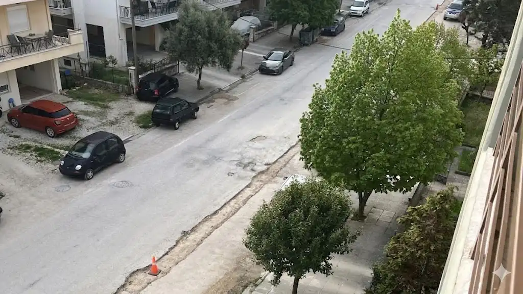 Αμπελόκηποι: Έργα που έμειναν στη μέση στην οδό Μάρκου Αυγέρη και σκάμμα ανοιχτό και επικίνδυνο