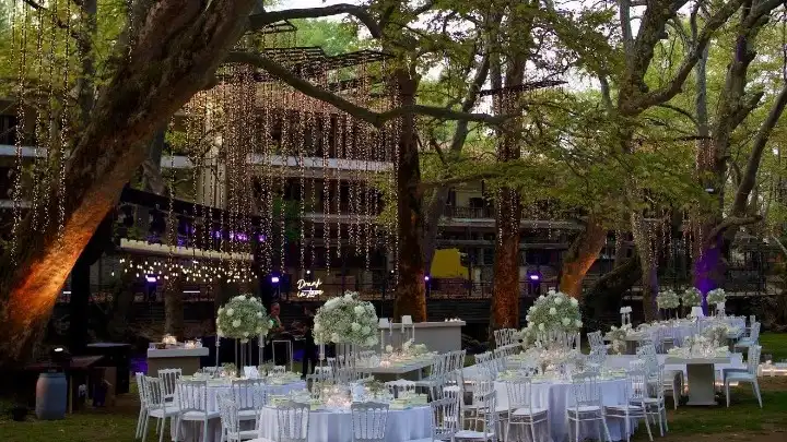 Γάμοι-υπερπαραγωγές στην Ελλάδα: Στα 157.000 ευρώ το μέσο κόστος