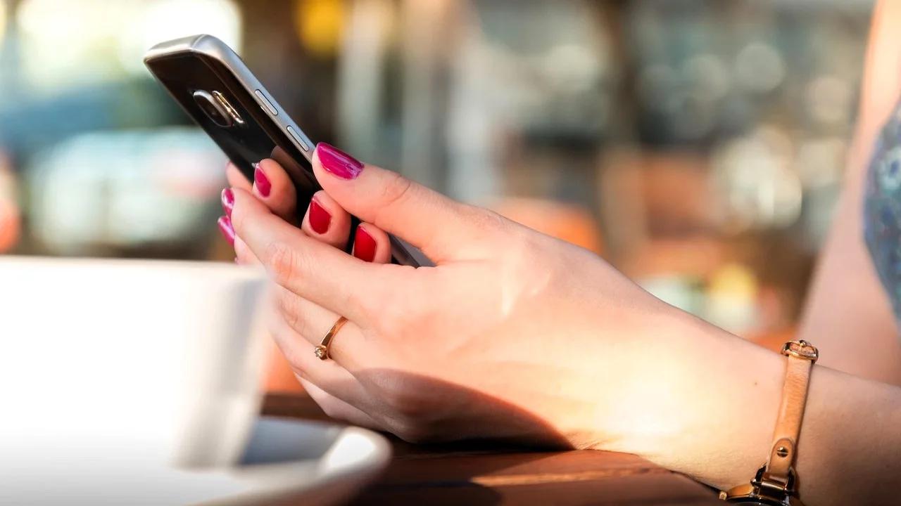 ΕΕ: Τι αλλάζει από 1η Ιουνίου σε iPhone, Android και smartwatches