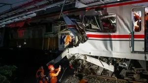 Σύγκρουση τρένων στην Ινδονησία – Στους 14 οι νεκροί