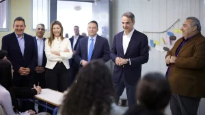 Μητσοτάκης: Έμπρακτη στήριξη στην επαγγελματική εκπαίδευση και κατάρτιση
