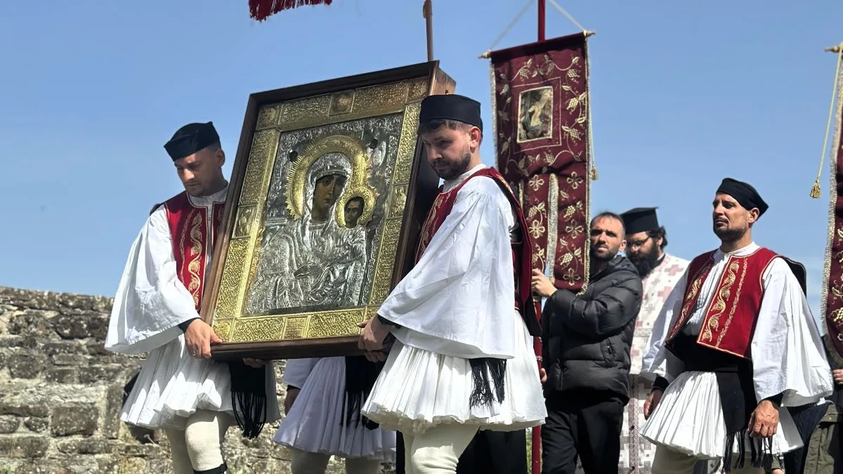 Πλήθος πιστών στη λιτανεία της Παναγίας στη Μονή Μολυβδοσκεπάστου