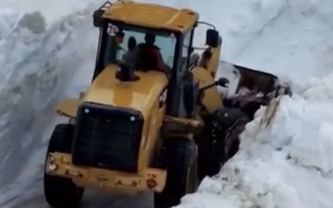 Αποχιονίστηκε ο αυχένας του Μπάρου – Ο ασφαλτοστρωμένος δρόμος στο μεγαλύτερο υψόμετρο (βίντεο)