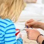 «Νταντάδες της Γειτονιάς»: Άνοιξε η πλατφόρμα για νέες αιτήσεις – Ενίσχυση έως 500 ευρώ τον μήνα (βίντεο)