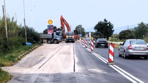 Παραλιακή Πρέβεζας: Σκάβουν δρόμο που στρώθηκε πριν το Πάσχα
