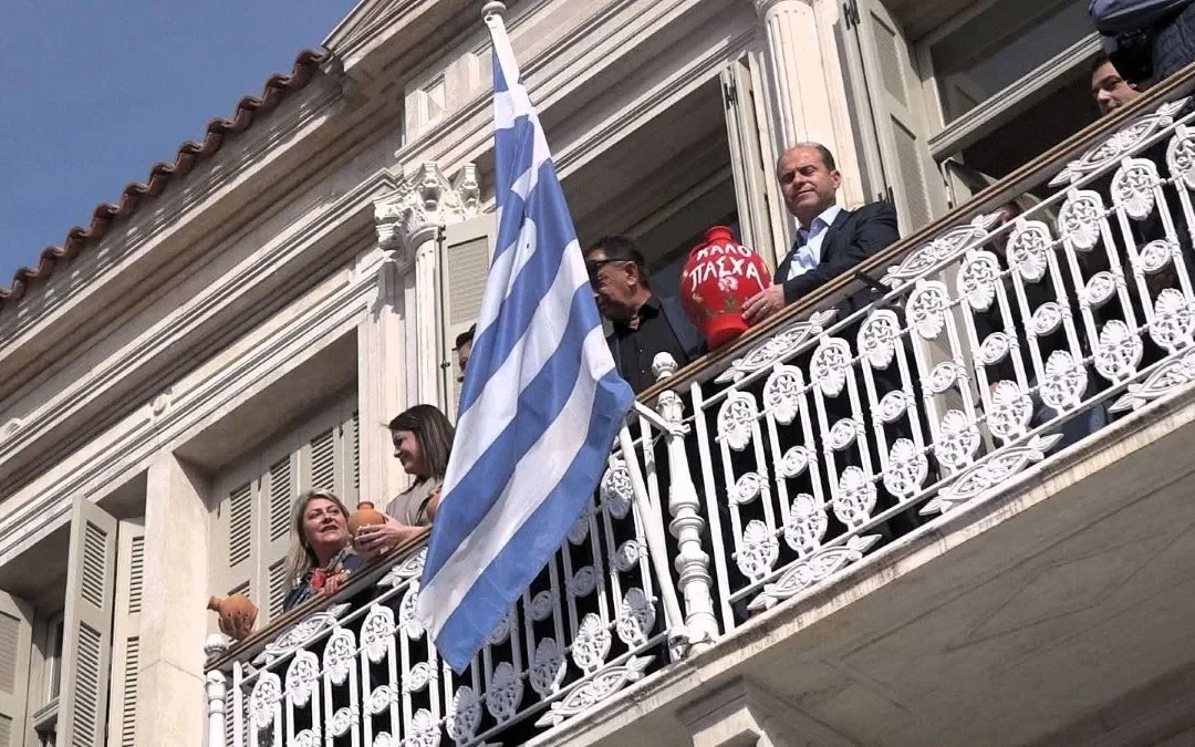 Πρώτη Ανάσταση στην Άρτα: Έσπασαν πιάτα και κανάτια σε όλη την πόλη