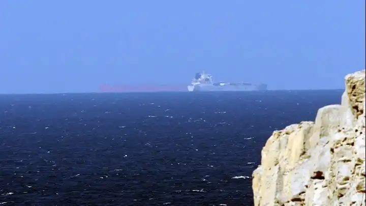 Στενά Ορμούζ: Στον «πάγο» οι διελεύσεις (βίντεο)