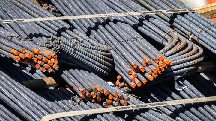 Η ΕΕ διπλασιάζει τους τελωνειακούς δασμούς στον εισαγόμενο χάλυβα