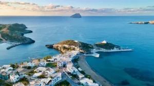 «Chios Kythira Pass 2026»: Λήγουν σήμερα (18/5) οι αιτήσεις για τα voucher των 300 και 250 ευρώ