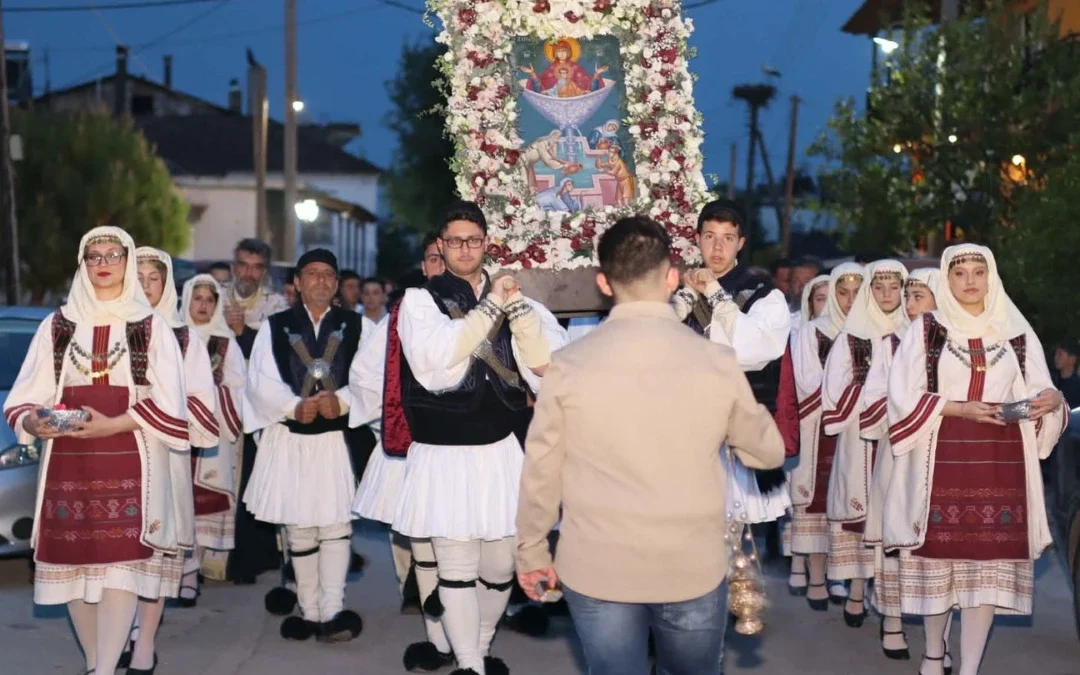 Πλήθος πιστών στον πανηγυρικό εσπερινό και τη λιτάνευση της Ζωοδόχου Πηγής στην Καλαμιά Φιλοθέης Άρτας