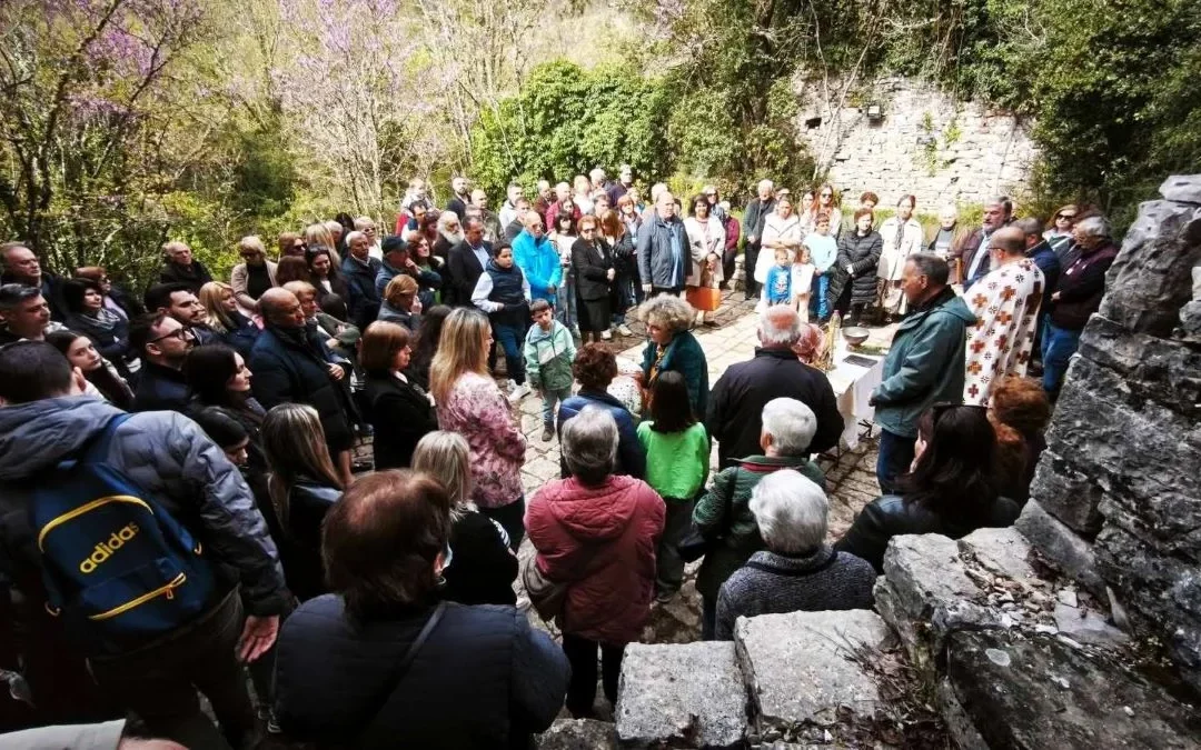 Μεγάλη συμμετοχή στη Θεία Λειτουργία της Ζωοδόχου Πηγής στην Παναγία Σπηλαιώτισσα Αρίστης Ζαγορίου