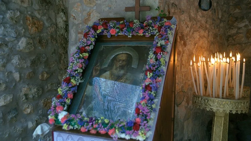 Κοσμοσυρροή στον Άγιο Αθανάσιο Πέρδικας – Ιερούργησε ο Μητροπολίτης Σεραπίων