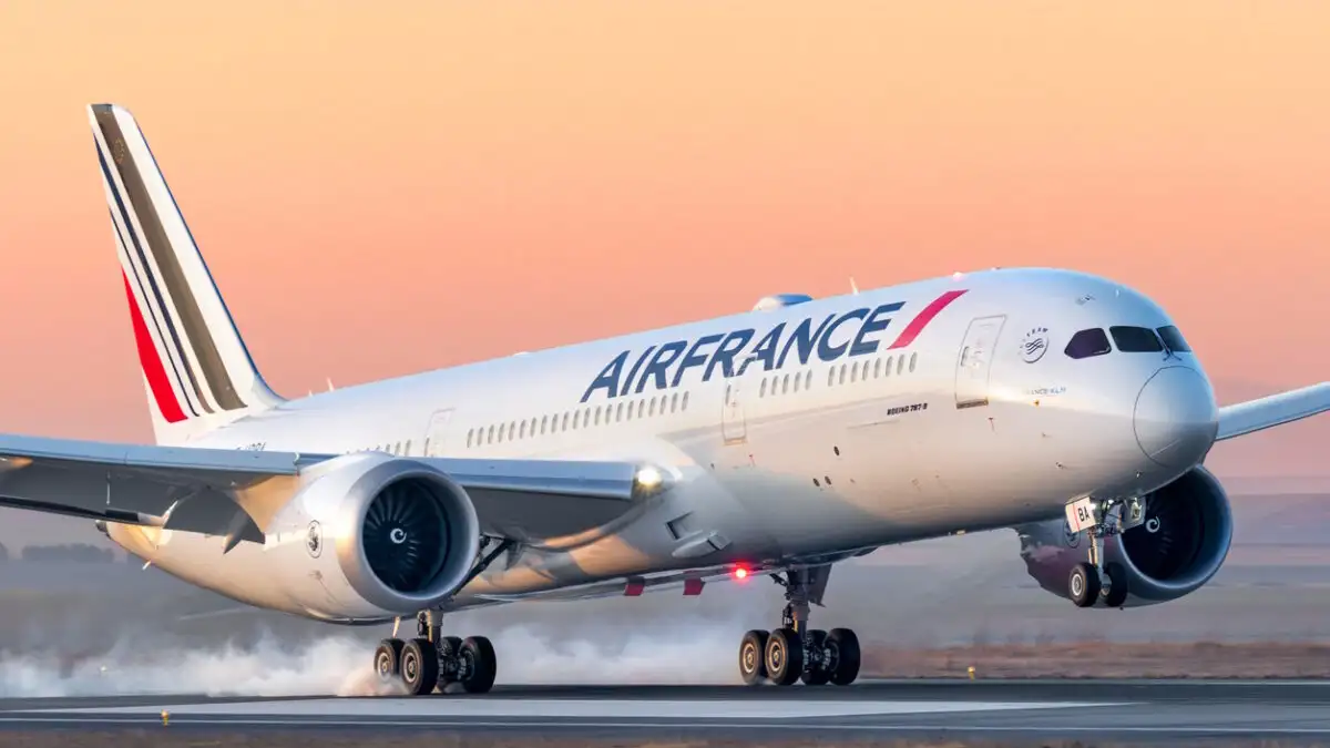 Αναγκαστική προσγείωση πτήσης της Air France στο Μόντρεαλ λόγω περιορισμών για τον Έμπολα στις ΗΠΑ