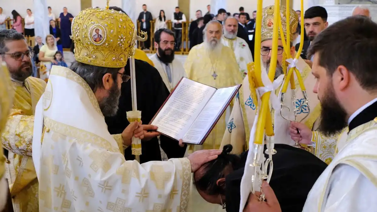 Χειροτονήθηκε από τον Αρχιεπίσκοπο Αλβανίας ο νέος Βοηθός Επίσκοπος Αμαντίας Ιγνάτιος (φωτογραφίες)