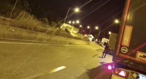 Τραγωδία στην Παλαιά Εθνική Οδό Αθηνών – Κορίνθου: Ένας νεκρός και τρεις τραυματίες σε τροχαίο δυστύχημα (βίντεο)