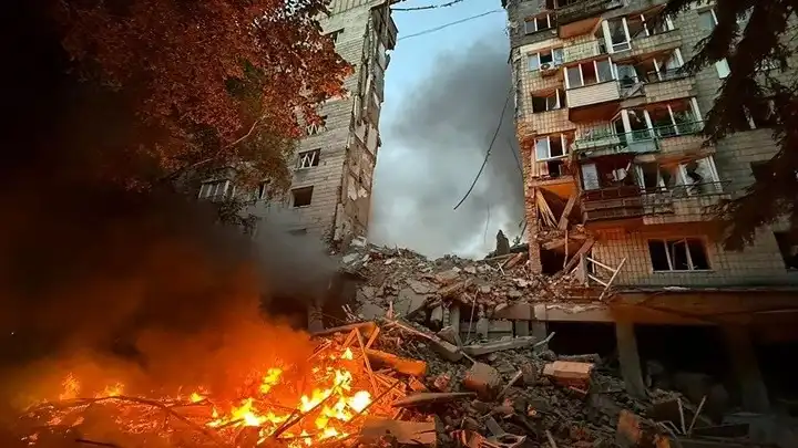 Ουκρανία: Τουλάχιστον ένας νεκρός και 16 τραυματίες στην επιδρομή της Ρωσίας στο Κίεβο