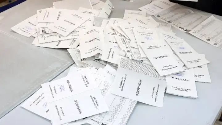 ΔΗΣΥ και ΑΚΕΛ άντεξαν, το ΕΛΑΜ ανέβηκε τρίτο στην Κύπρο (βίντεο)