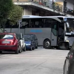 Ακινητοποιημένο λεωφορείο στο κέντρο των Ιωαννίνων στη Γερακάρη