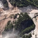 Δεύτερη αυτοψία στον δρόμο Πηγάδια-Πλάκα με «ξεναγούς» τους κατοίκους – Αναφορά στην Εισαγγελία από τη “Λαϊκή Συσπείρωση”