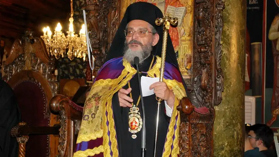 Παραμυθίας Σεραπίων: Οι ιερείς να είναι με τη ζωή τους μάρτυρες της Ανάστασης του Χριστού