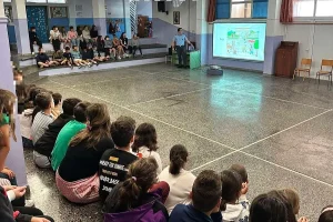 Πρέβεζα : Όταν η Τροχαία αγκαλιάζει και αγκαλιάζεται από τους μαθητές