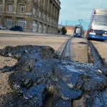 Καύσωνας στην Ευρώπη: Λιώνουν φανάρια, μαλακώνει η άσφαλτος σε Γερμανία και Ιταλία