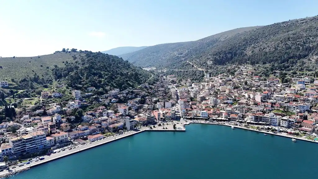 Φωτιά σε θαλαμηγό στη μαρίνα Αμφιλοχίας – Τραυματίστηκε 28χρονος