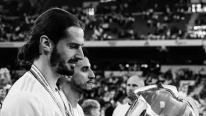 UEFA: «Θρηνούμε βαθύτατα για τον θάνατο του Μάριου Οικονόμου»