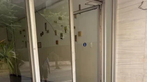 Αγρίνιο: Άγρια επίθεση σε γυναίκα από τον σύντροφό της στο κέντρο της πόλης