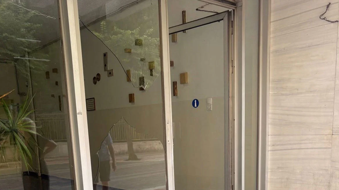Αγρίνιο: Άγρια επίθεση σε γυναίκα από τον σύντροφό της στο κέντρο της πόλης