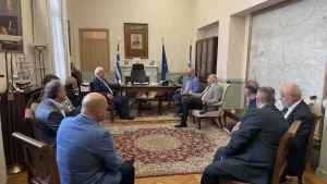 Περισσότερους πόρους και καλύτερες συγκοινωνίες για τα μικρά νησιά ζητά ο Αρναούτογλου