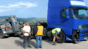 Ιωάννινα: Ανατροπή νταλίκας στην Εγνατία Οδό – Προβλήματα στο ρεύμα προς Θεσσαλονίκη (video)