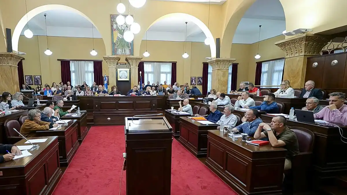 Δημοτικό Συμβούλιο Ιωαννίνων: Λογοδοσία με led, μεγάλο δακτύλιο, δημογραφικό