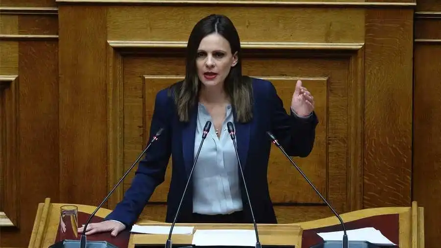 Έφη Αχτσιόγλου: Παραιτήθηκε από βουλεύτρια μετά την αποχώρηση από τη Νέα Αριστερά – Στη θέση της ο Γ. Δραγασάκης