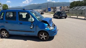 Εκτροπή οχήματος στον κυκλικό κόμβο κάτω από το Πανεπιστημιακό Νοσοκομείο Ιωαννίνων (βίντεο)