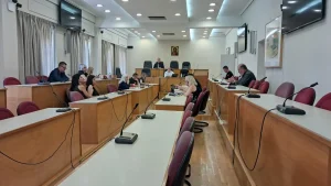 Επιτροπή Περιβάλλοντος Περιφέρειας Ηπείρου: Πράσινο φως σε πτηνοτροφικές επενδύσεις, «πάγωσε» τον αιολικό σταθμό στη Μηλιά
