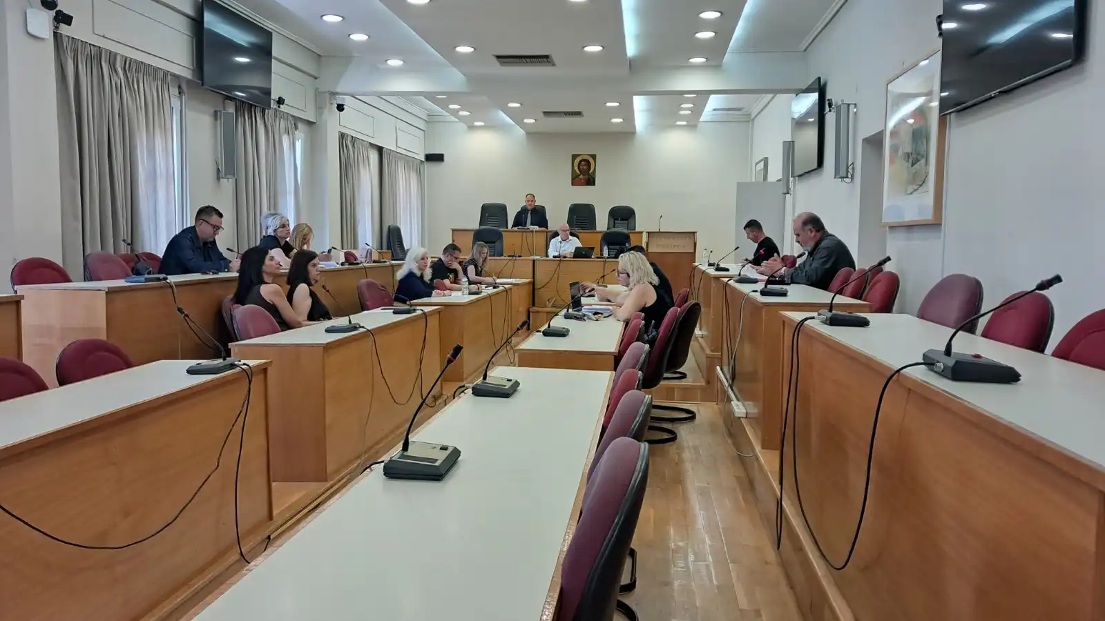 Επιτροπή Περιβάλλοντος Περιφέρειας Ηπείρου: Πράσινο φως σε πτηνοτροφικές επενδύσεις, «πάγωσε» τον αιολικό σταθμό στη Μηλιά