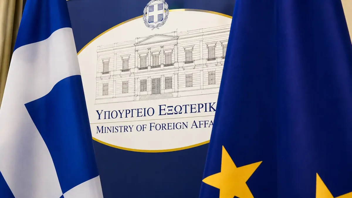 Συστήνεται θέση Mόνιμου Υπηρεσιακού Υφυπουργού Εξωτερικών
